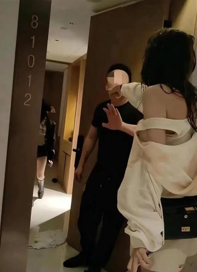 陕西渭南，女子出轨被捉奸后跳楼致十级伤残，索赔39万引热议。事发前，女子雷洁