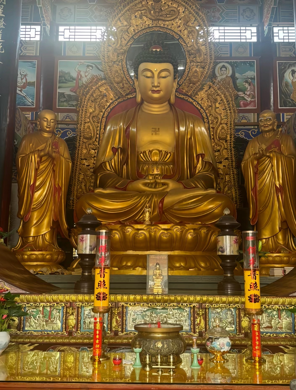 恭喜你刷到佛祖了，点个赞下午好运连连