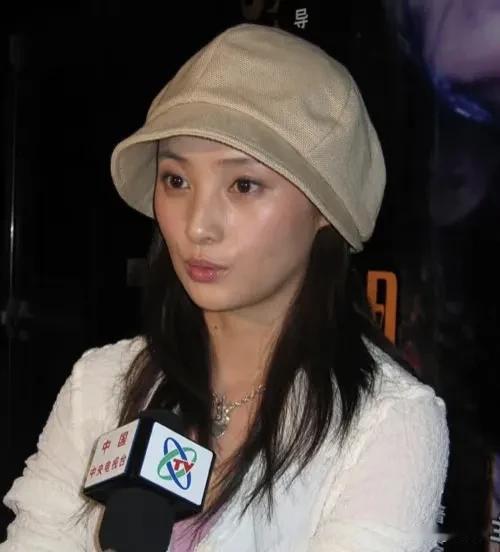 蒋勤勤是一个公认的美女，但是没有什么咖位，当年她也是被琼瑶力捧，可惜的是她生不逢