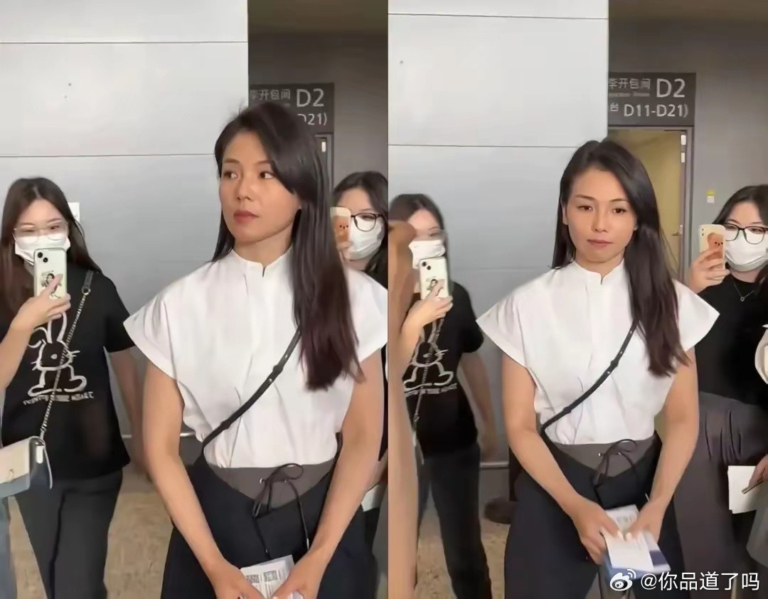 刘涛都46岁了！她是怎么摆出这种娇羞无辜的表情的？​​​