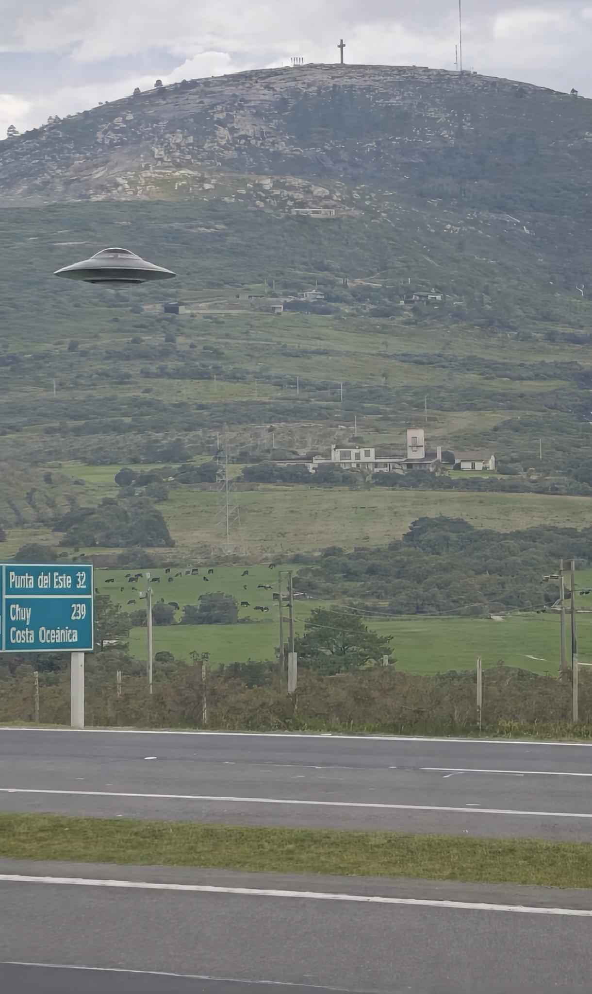 第一张UFO是乌拉圭网友徒步意外拍摄的，第二张是越南人网友在芽庄地区拍到原图和p