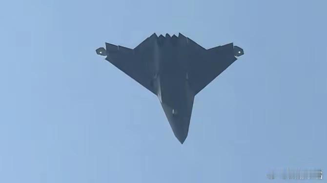 许多专家认为，F47最终会成为这个样子（如图），没有鸭翼。这可能把美国想得太好