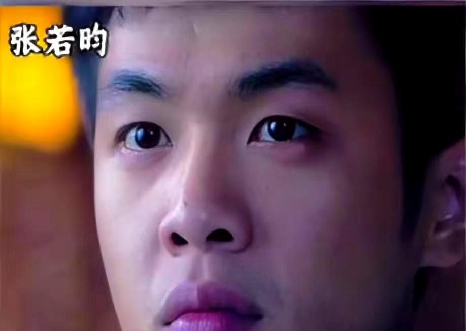 开拍前，文章给张若昀发了条短信，只有4个字：“超越我吧。”很多人不知道，4年