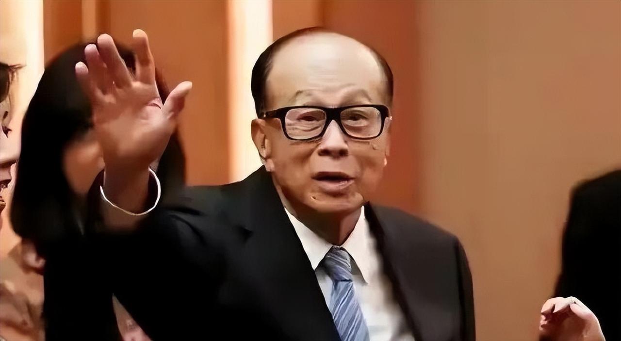 资本集体跑路的真相：全球债务炸弹濒临引爆，普通人该如何破局巴菲特、李嘉诚等大