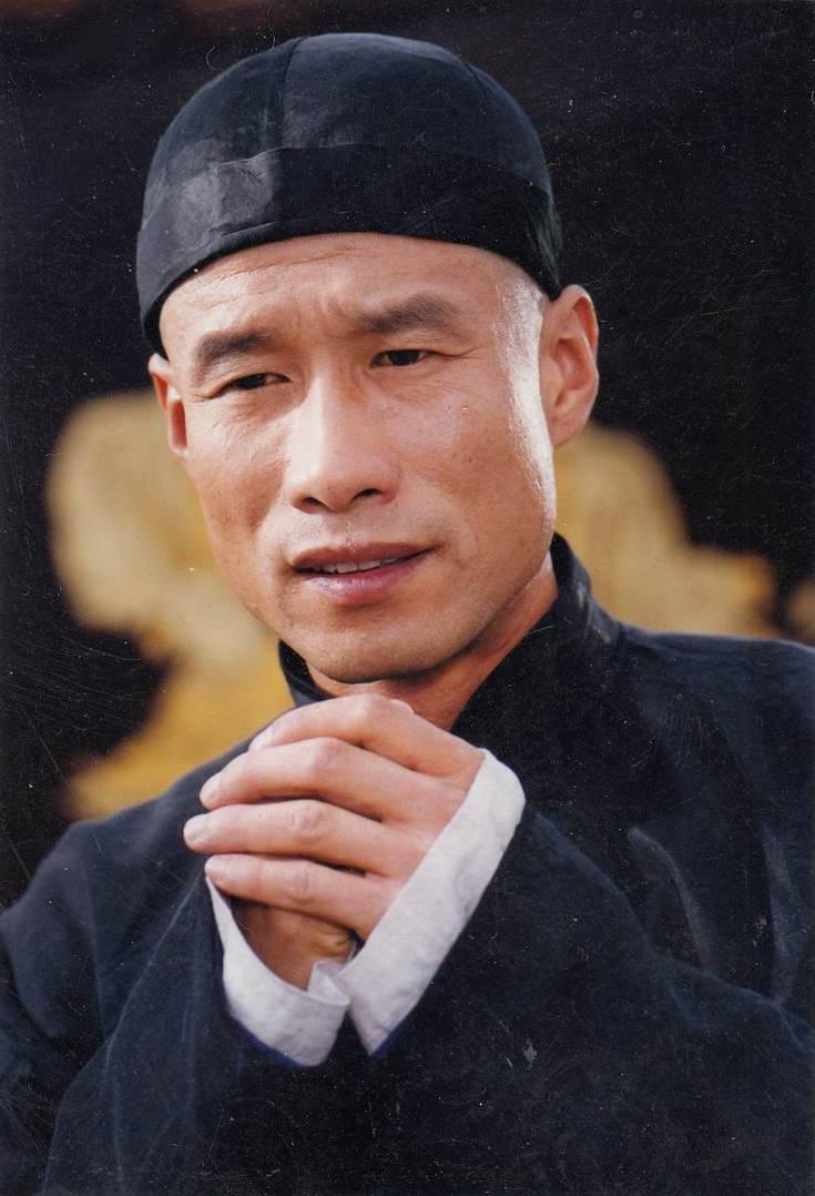 导演郭宝昌说，一开始白三爷这个角色，根本不是刘佩琦演的，是另一个演员，我选刘佩琦