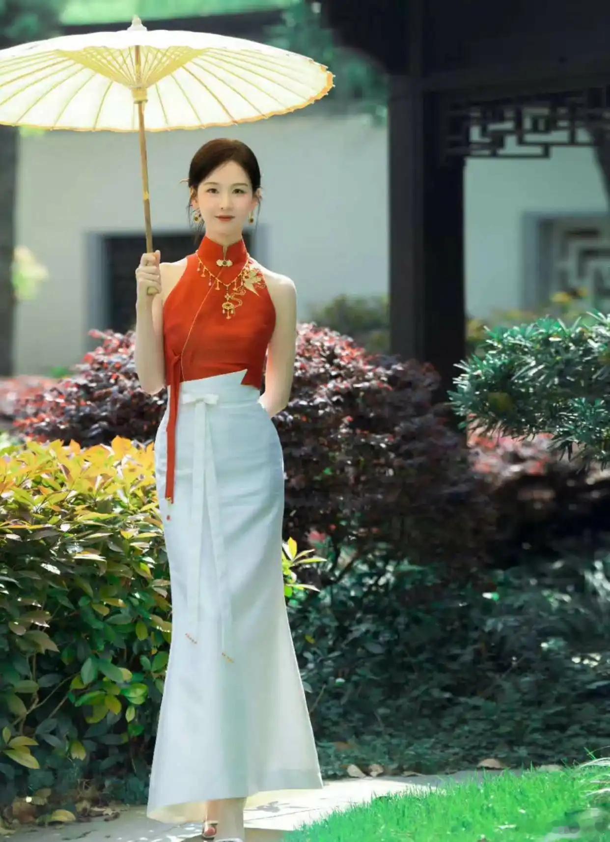 旗袍女神陈都灵竟被吐槽像服务员？你怎么看，你觉得像吗​​​