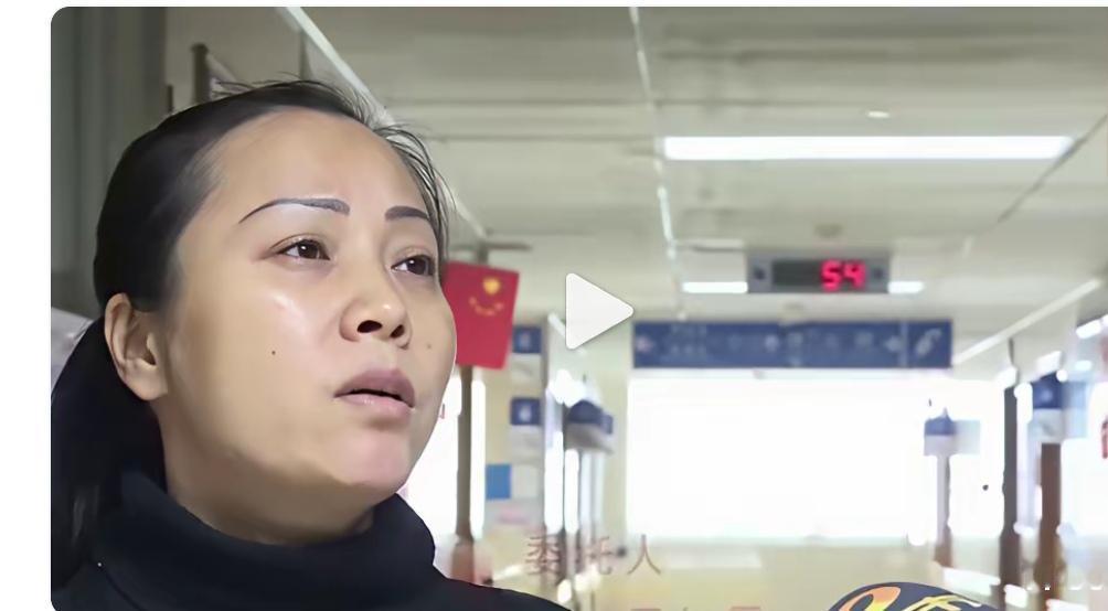 男人嫌弃女人生不出孩子，结婚15年了，丈夫提出离婚。离婚第二天，丈夫摔倒，并