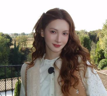 让助理顶包车祸，不是金晨犯的第一个错。而是她那张“大咧咧”面具，彻底碎掉的开始