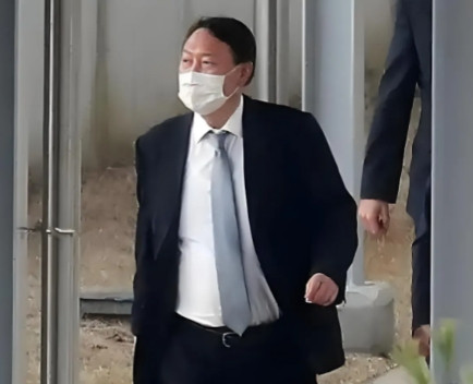 拿5000万人生死做诱饵！要不是韩国共同民主党议员秋美爱拿着证据在国会公开曝光，