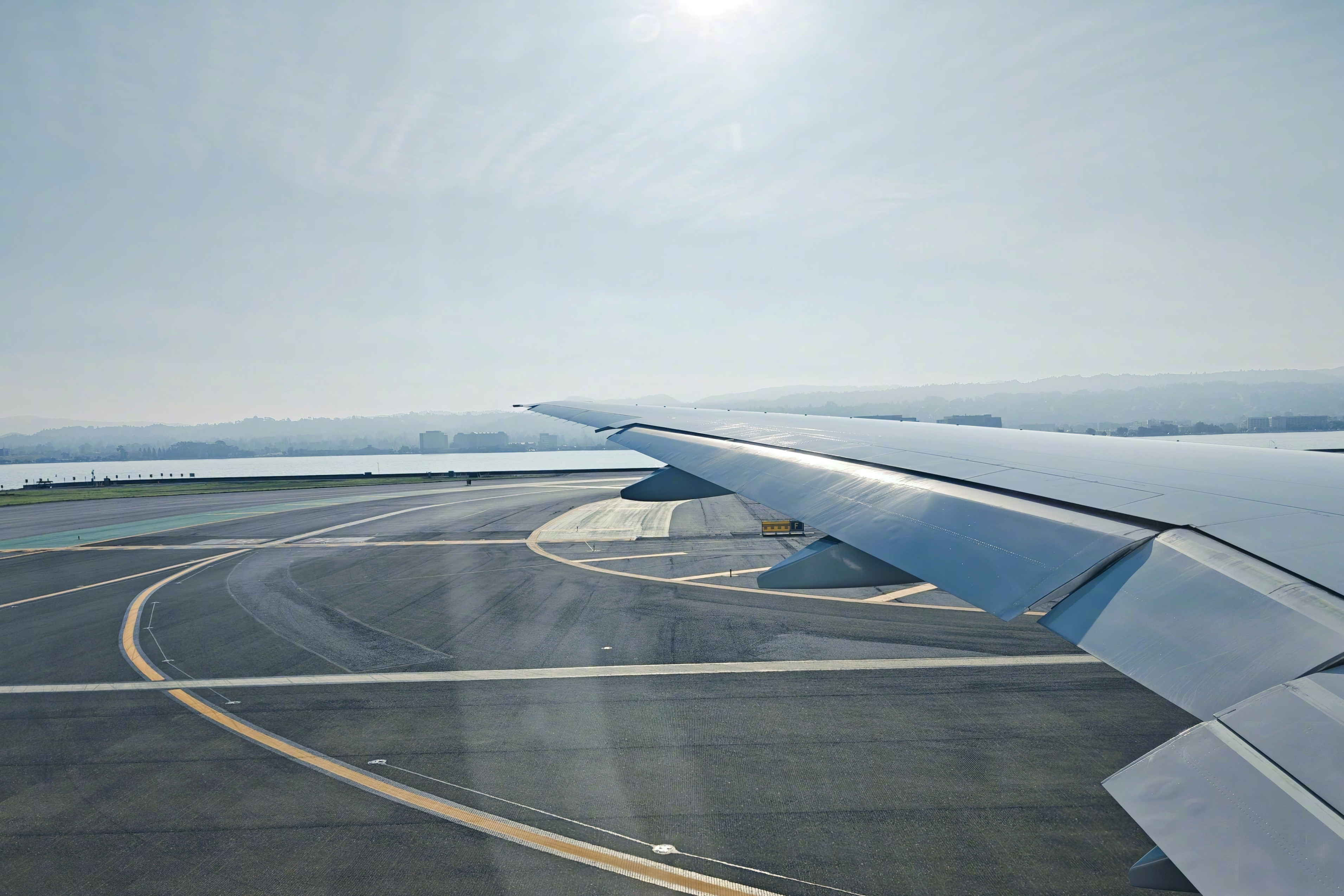 吐槽一下美联航吧：国际航线基本都是25年以上机龄的777-200，经常故障，上个