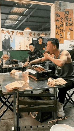 见过吃得快的，没见过这么快的！[捂脸哭][捂脸哭][捂脸哭]