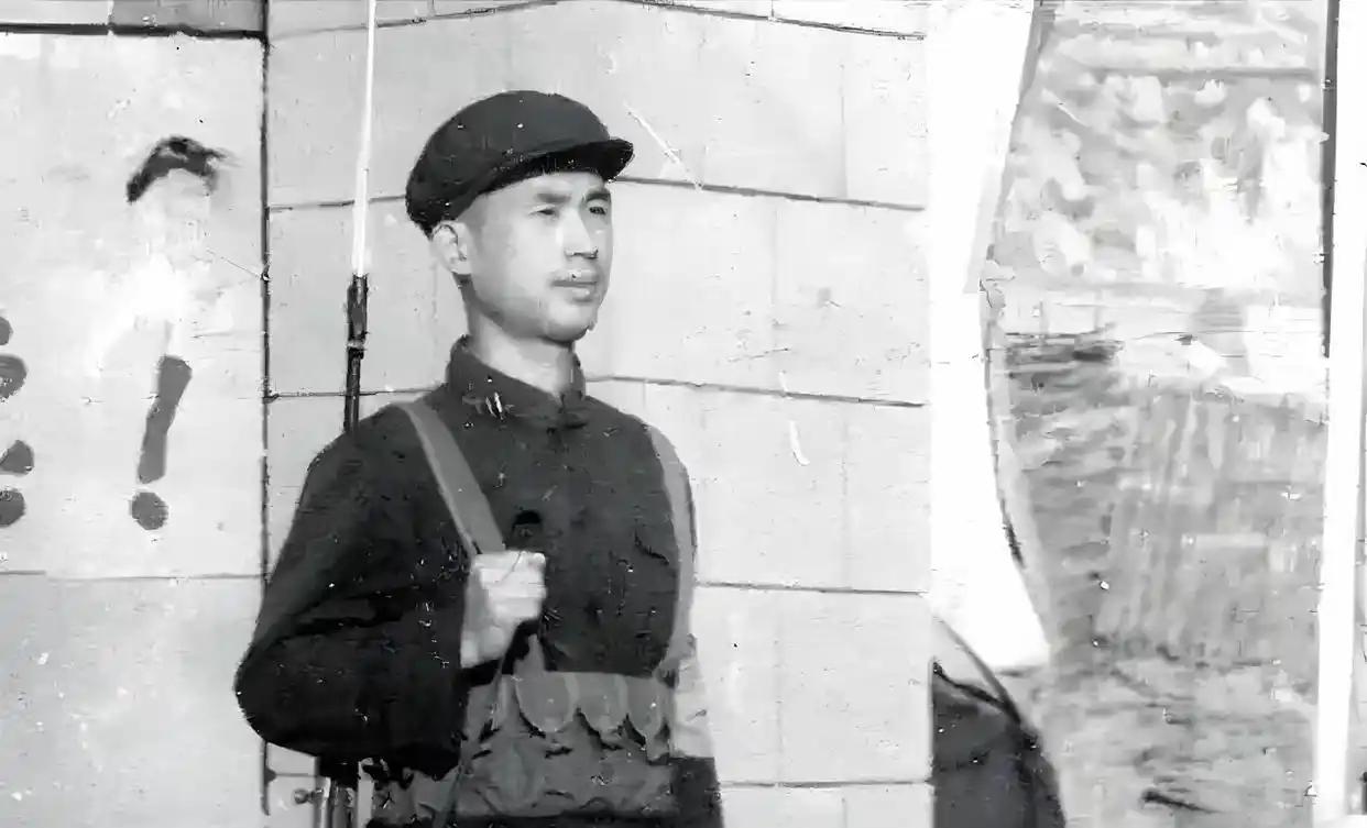 1980年，辽宁省政府机关大院的哨兵击毙了一个可疑人员，谁知，案件水落石出后，这