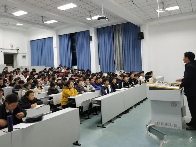 班主任为了逼你选文科，都有哪些骚操作？很多高中现在都快愁疯了，一到选科，孩子