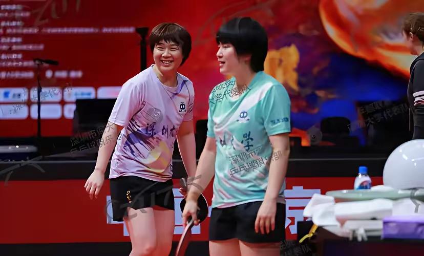 蒯曼/覃予萱过了削球关！全锦赛女子双打四分之一决赛，蒯曼/覃予萱战削球手杨屹韵/