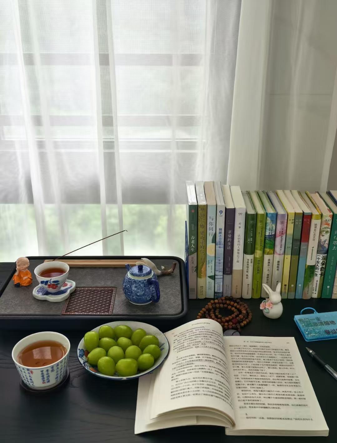 人到五十岁以后，必须戒掉的十个习惯：1.逢人就诉苦，家里那点难处见谁都倒一遍