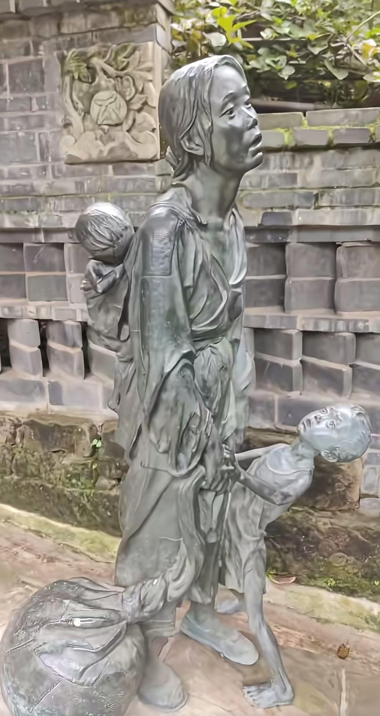 这雕塑看见了，谁还敢生孩子。