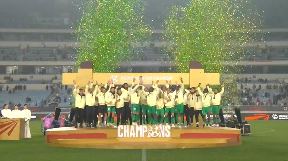 北京国安三夺桂冠，上海海港拱手让出。超级杯北京国安以2-0的比分完胜上海海港