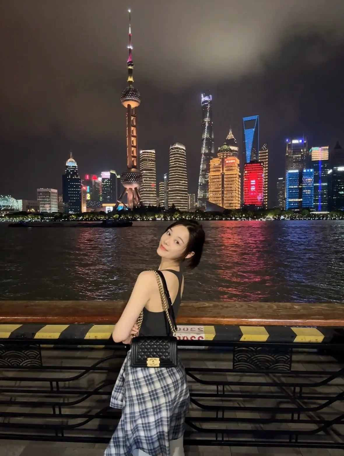 喂！贺总 你在哪里啊？