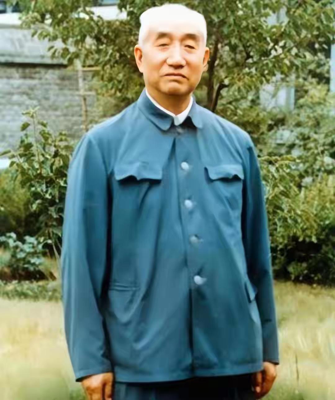 1961年，陈赓大将溘然长逝。徐向前元帅得知噩耗后，红着眼眶问聂荣臻：“我实在想