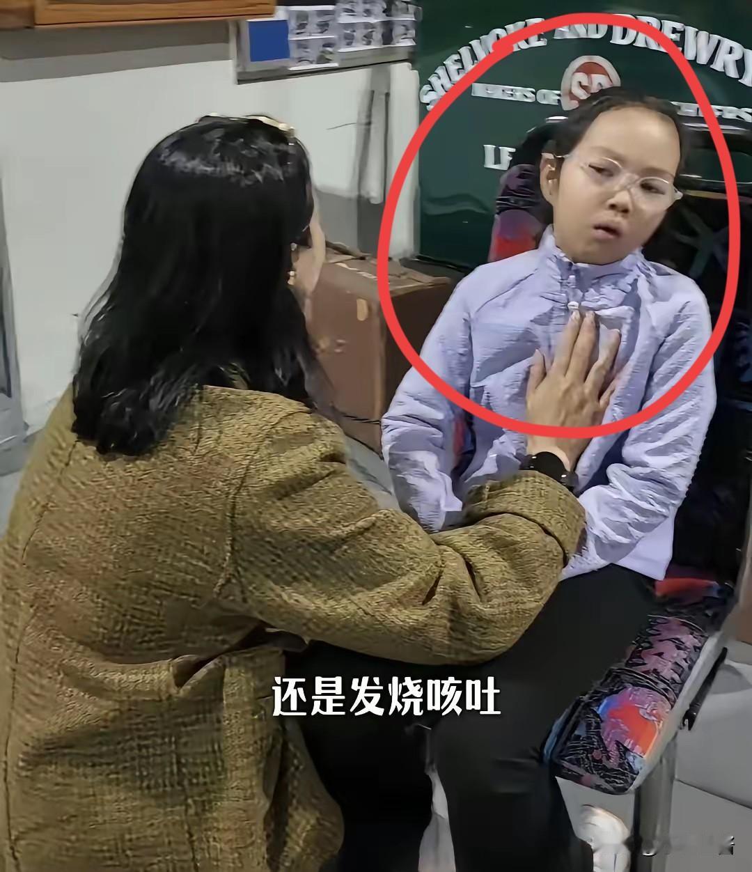 朱丹，引发热议。7月27日，45岁的朱丹，冲上热搜，她带着2个孩子，去国外旅