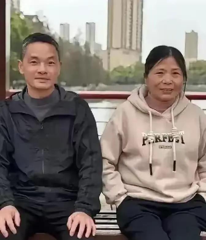 武汉一男子，弟弟病逝，留下百万遗产，交由哥哥处置。谁成想，月入6000的哥哥，办