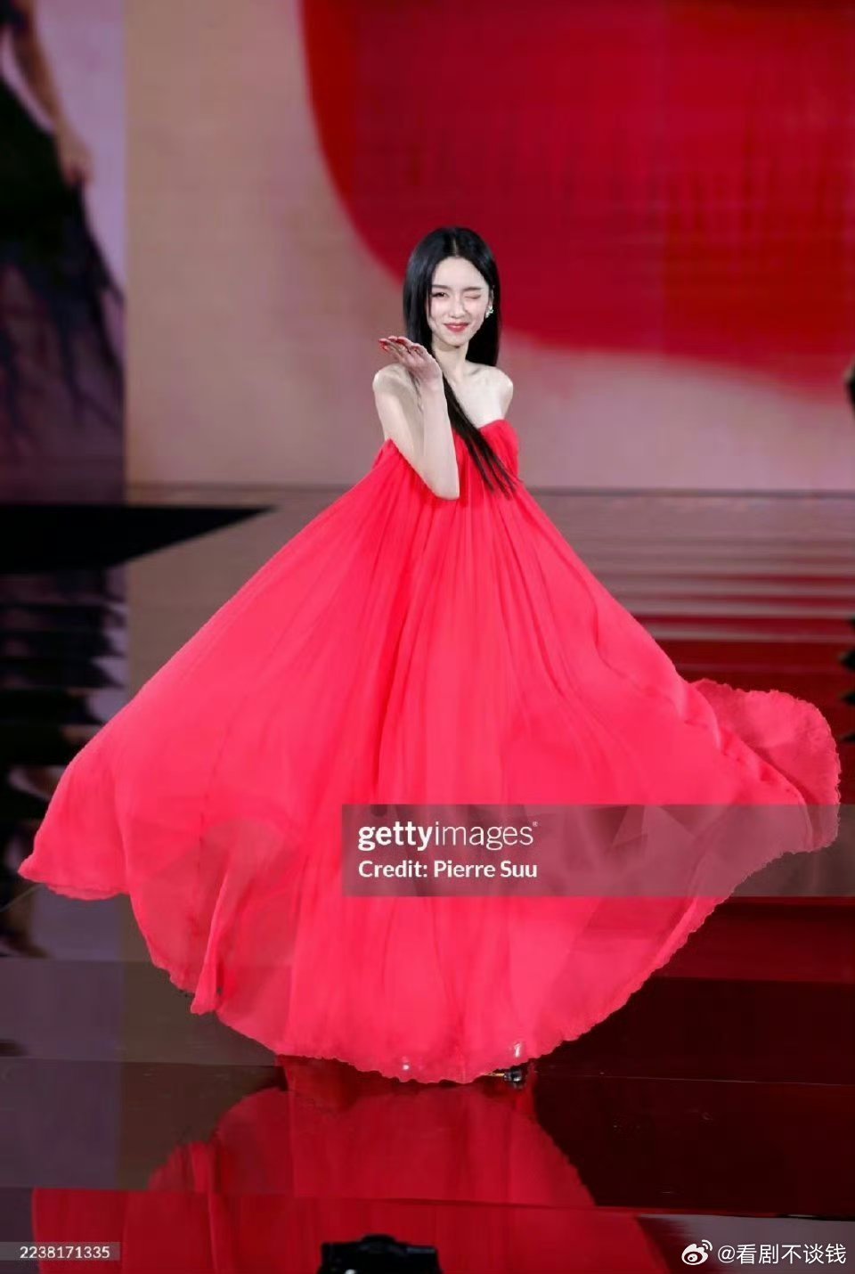 周也g社生图🈶大方自信的东方红玫瑰🌹生图也这么能打[捂眼睛][捂眼睛][捂眼睛]​​