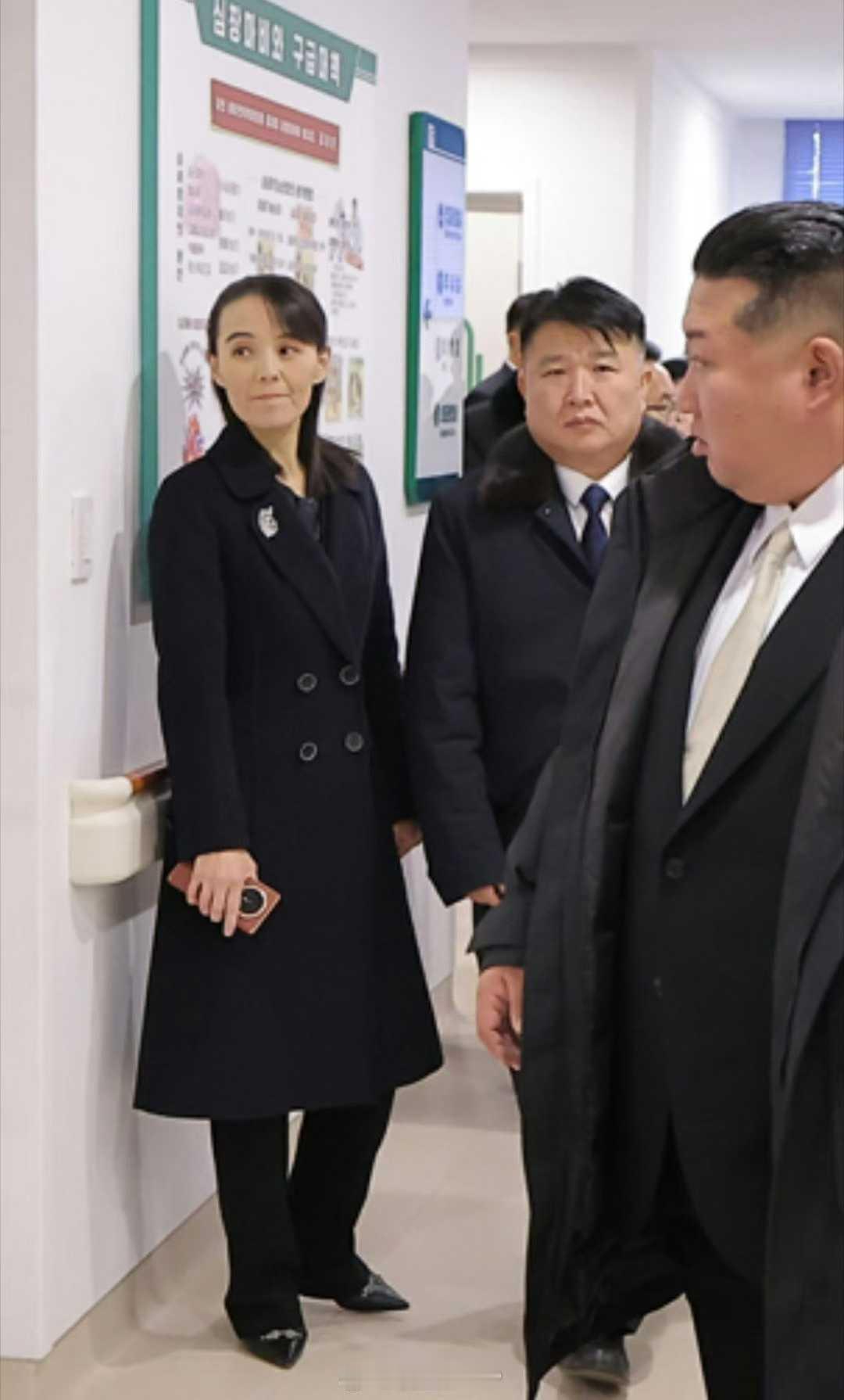 朝鲜最有权势的女人，用的这个手机，熟悉吧？