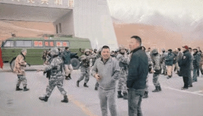 这情谊，放在全世界也是相当炸裂的！你可能很难找到像中国和巴基斯坦这么和谐的边防站