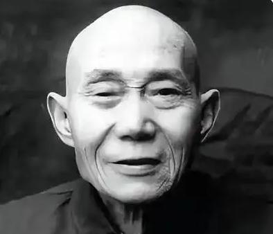 1940年，吴凤翔刺杀日军少将，走到门口时，他发现里面有好几名日军，刺杀没有把握