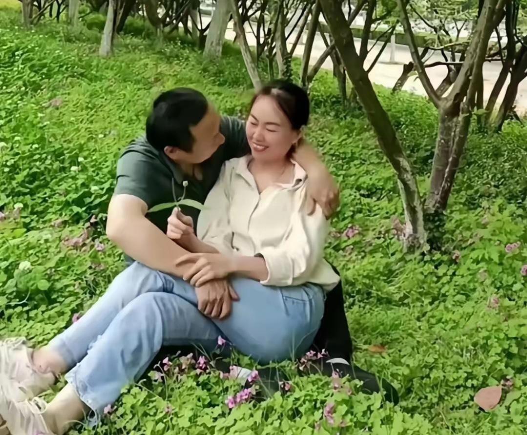 这个年纪的人，还这么恩爱，场面温馨，但是说他们是两口子，你信吗？