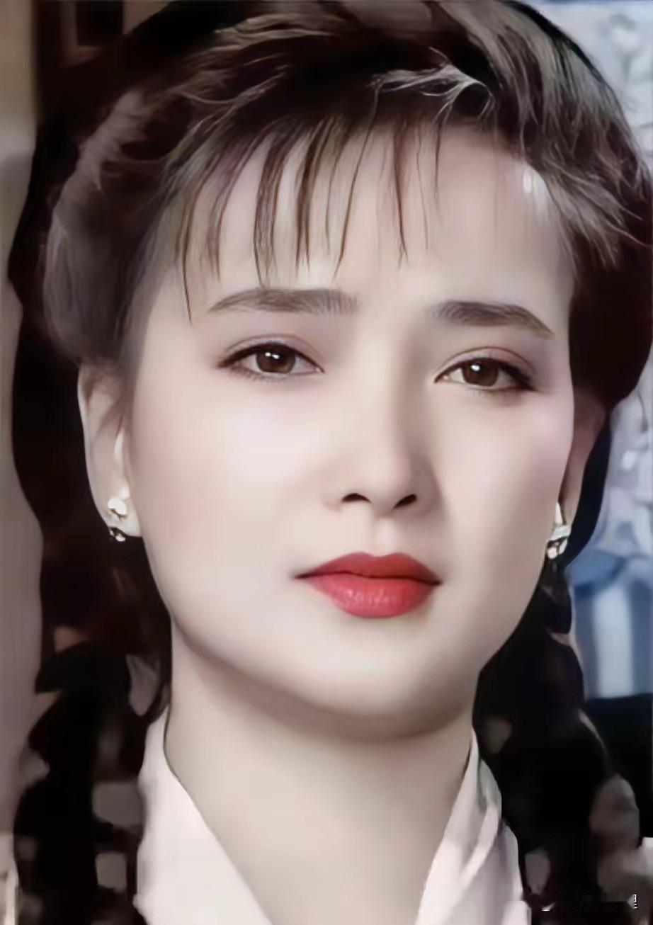 大家都瞎操心说何晴治病把家底掏空了，稍微扒一下就知道纯属想多了。人家这叫“瘦