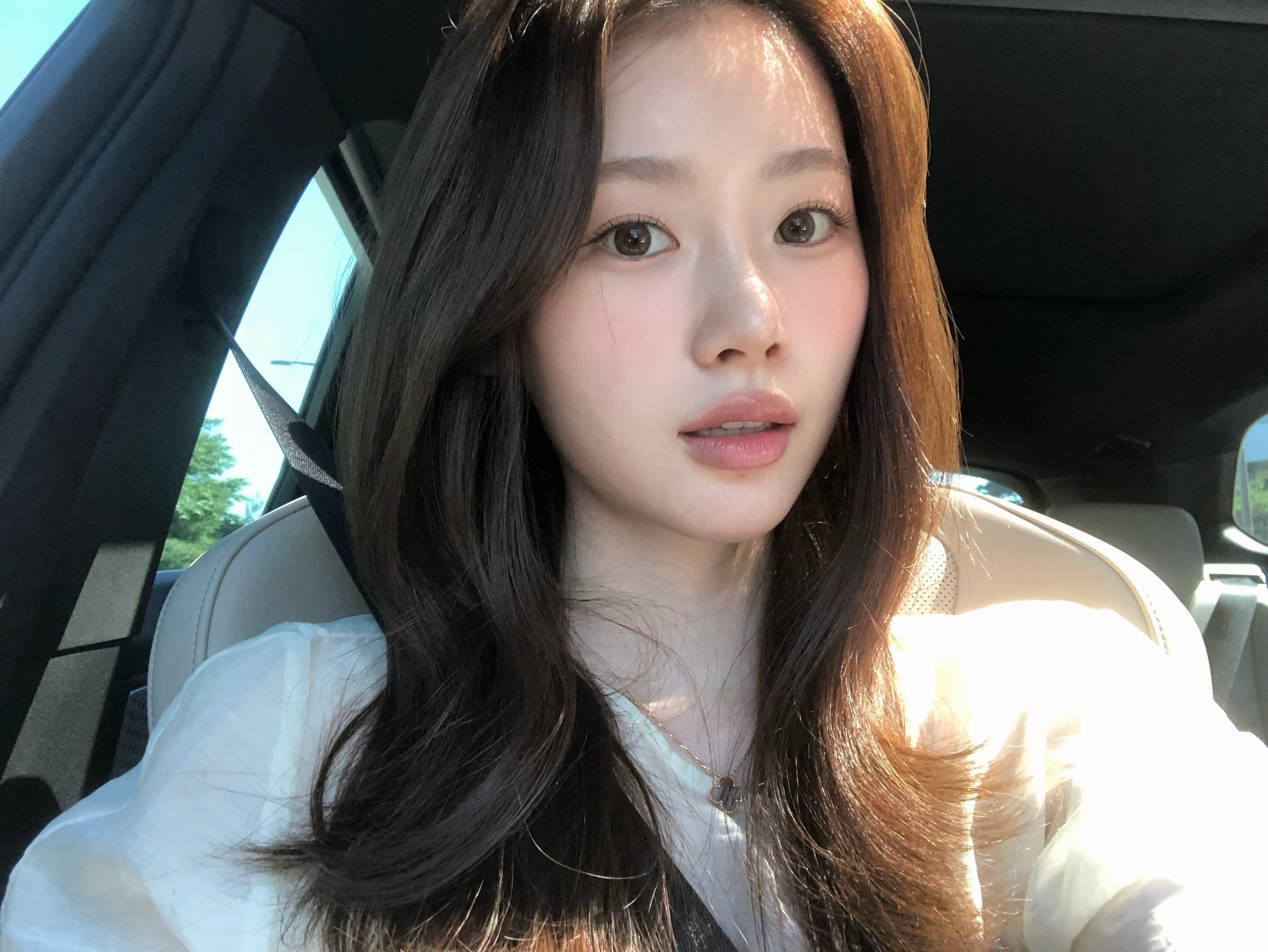 换乘恋爱3有贞ins更新：好久没化妆了心情很好等红灯的时候自拍了五十张🫰?