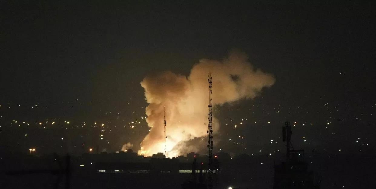 以军对伊朗发动大规模袭击，计划完备、出招极狠，特朗普反应很快来源:千里持剑当