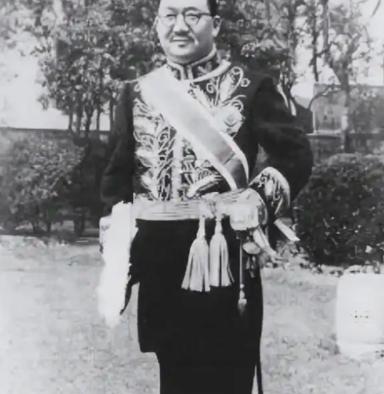 1967年8月16日，88岁的孔祥熙奄奄一息，临终前，他看着3岁的孙子，绝望地说