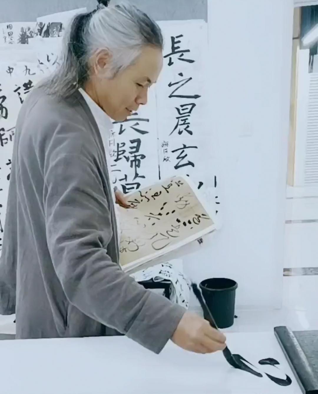 书法真的“功夫在笔外”吗？这很可能是个故作玄虚的噱头。“功夫在笔外”意思是写字水