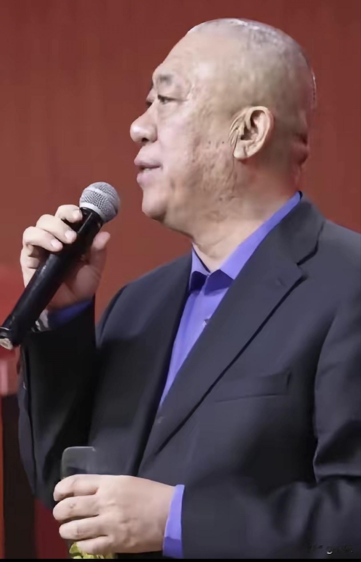 河南大雪天，这位老板的通知暖哭打工人！河南下暴雪，路面湿滑难行，有位老板凌