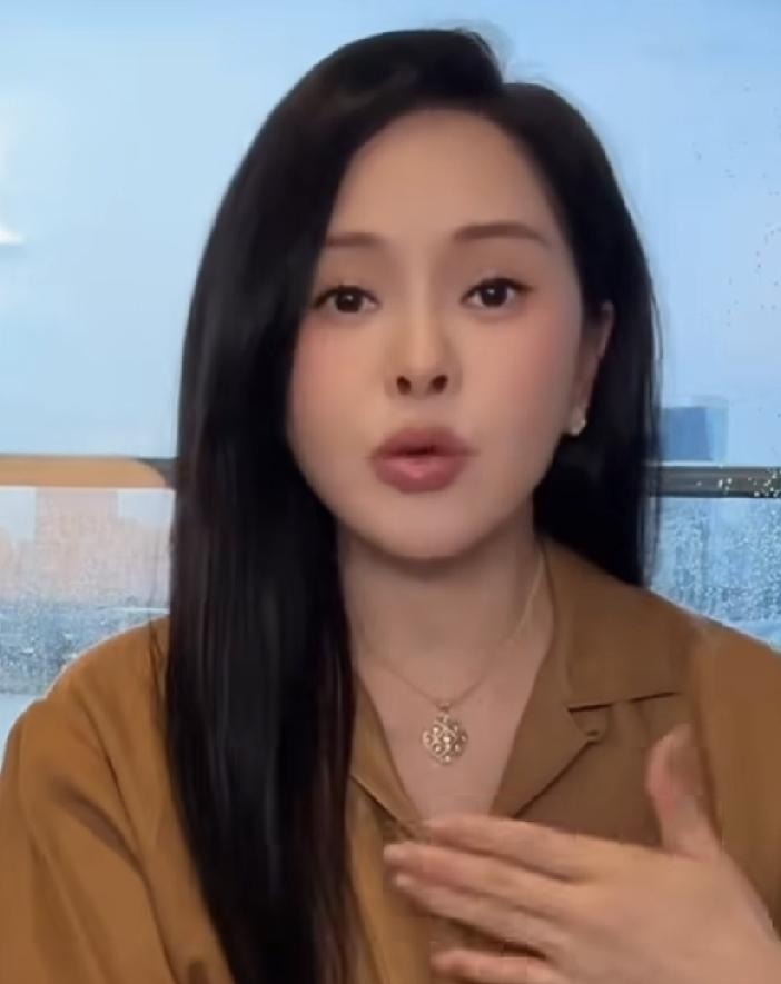 伊能静这个人，我真的是看不懂了，还真的是既要！又要！还要！刚刚靠着综艺妻