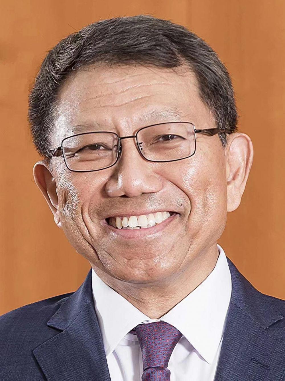 2019年，香港中文大学校长，公然袒护“乱港分子”，甚至打开学校大门接纳暴徒，导