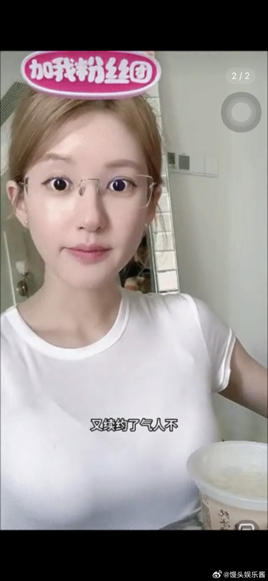 赵露思直播中说:某些人内核稳，格局小。想等代言，但我续约了，气人不。这是在说谁