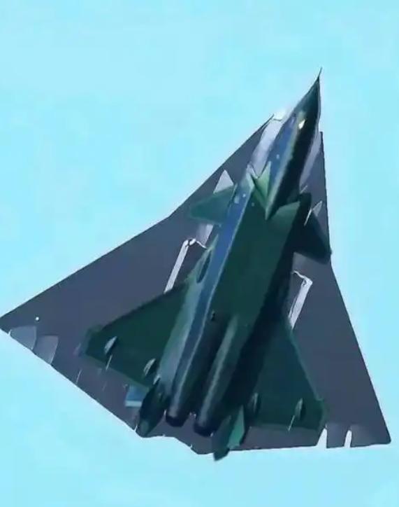 歼-36真正让美军难以入眠的，不在于它飞得多快、隐身多深，而是它直接重塑西太平洋