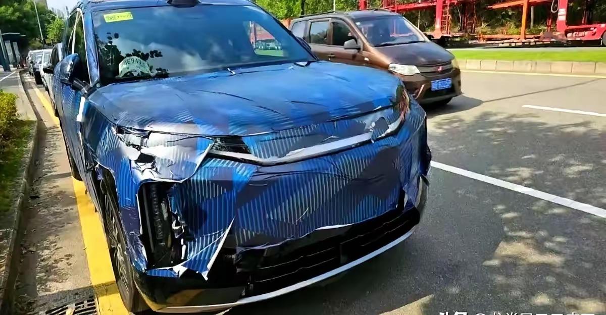 比亚迪你是造不了大车还是怎么滴，火掉脚上了都不知道动一下。2026年的打法就是