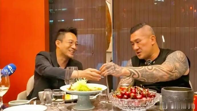汪小菲与馆长一席话，直接将“逼格”拉满了……之前以为汪小菲真的是阔大少了，尤