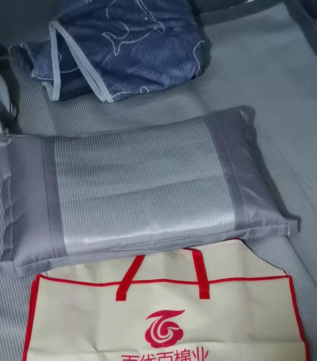 脑壳痛！大学也要搬宿舍！家有神兽读大一，开学的时候大包小包的往宿舍搬，以为搬