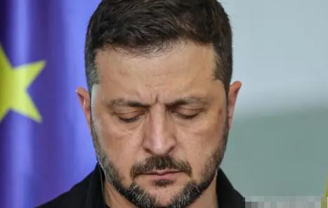 泽连斯基被迫低头，宣布一个前所未有重大决定自知境况愈发不妙的乌克兰总统泽连斯