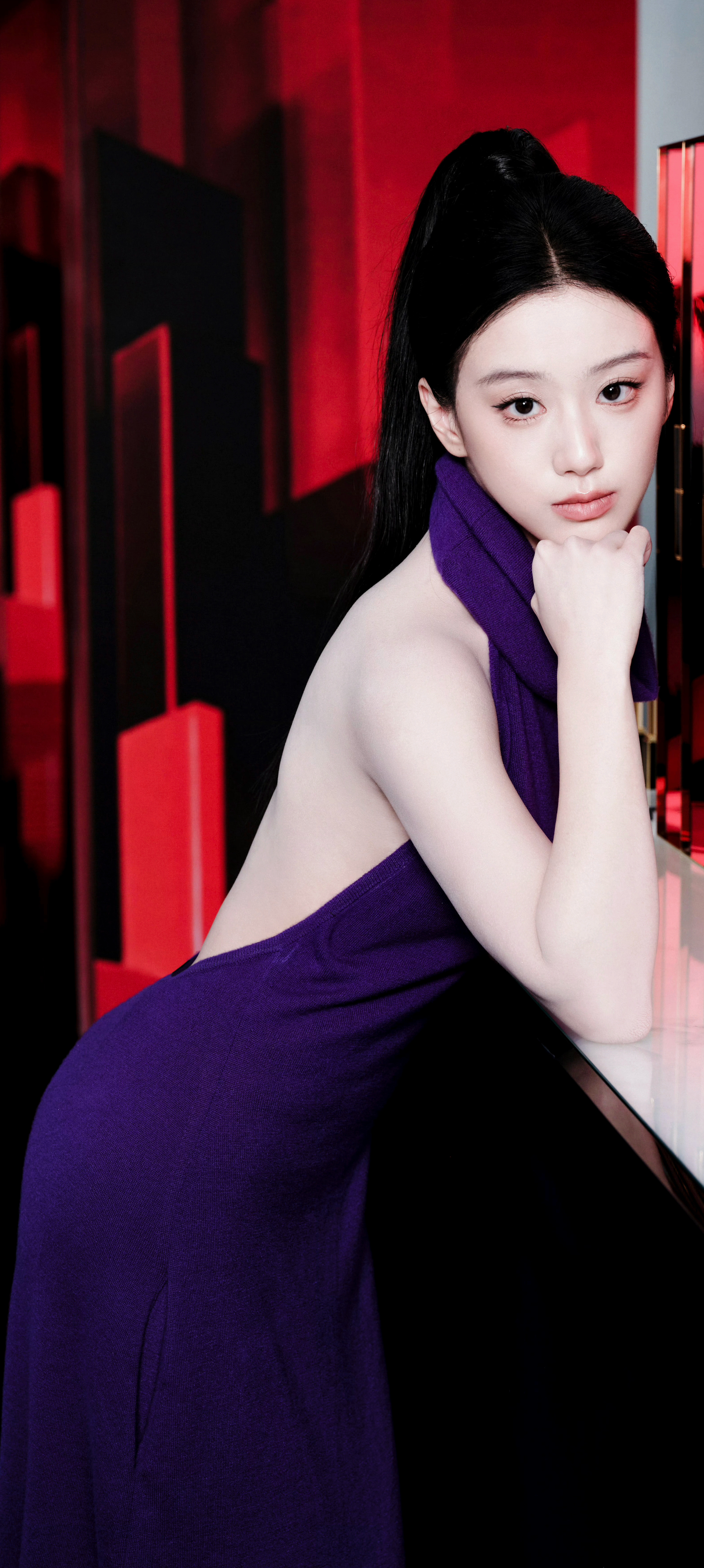 包上恩后背全裸，美美美包上恩