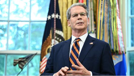 凌晨突发惊雷！G7会议爆出猛料，本该一团和气的磋商现场，被拉加德的怒怼打破平静，