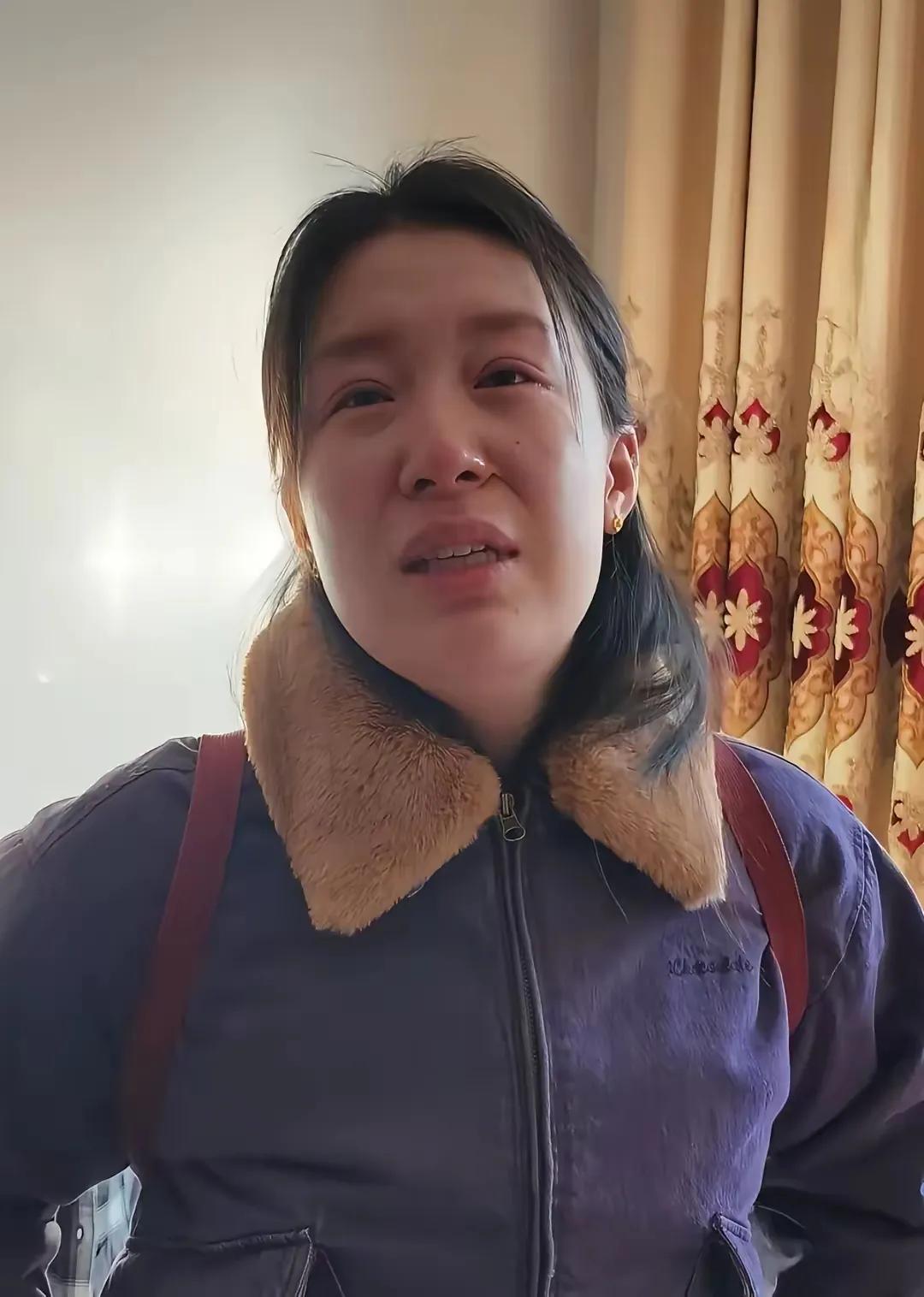 我表姐今年47岁，月薪5000元，离婚8年，昨天听到前夫突然去世了，她嚎啕大哭。