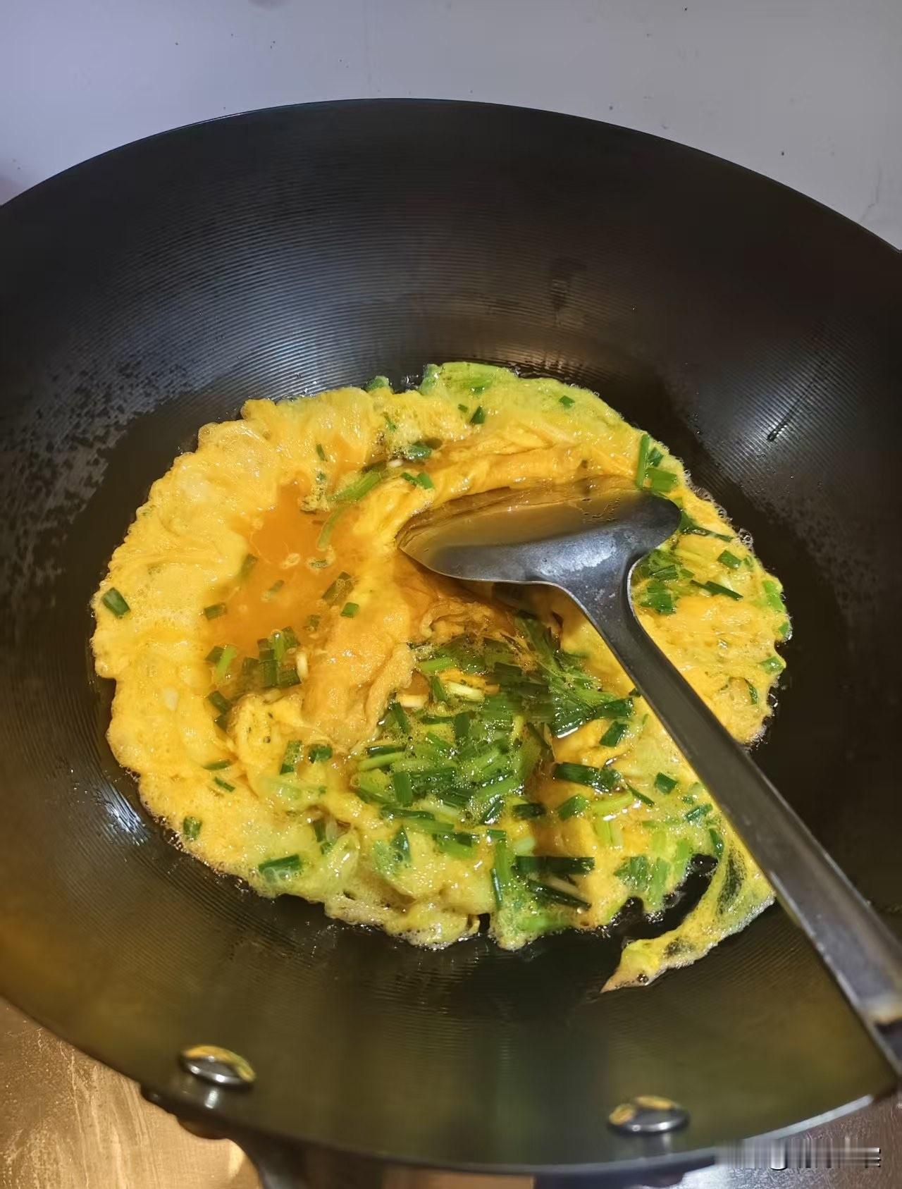 韭菜炒鸡蛋，野生的