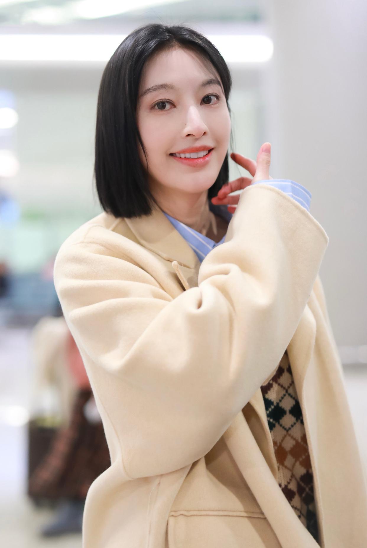 明星张俪的修图师被辞退索要26万多的补偿，很奇怪的是，为什么要在网上维权？如
