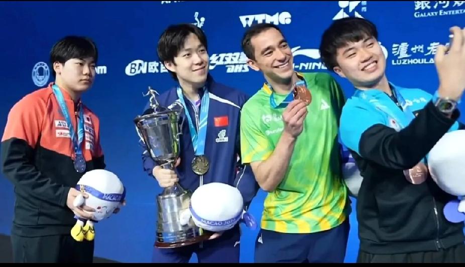 澳门世界杯男单颁奖名场面！这反差感太真实了😂2026澳门乒乓球世界杯男单